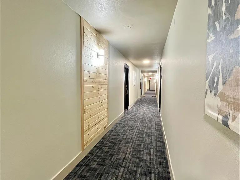 Chateau Emelita Apartments — Photo 12
