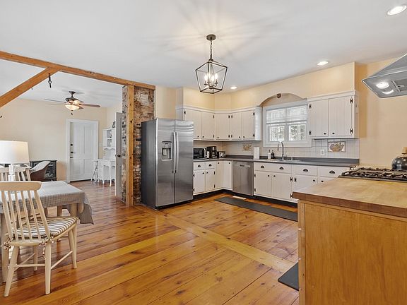 4th image of 196 South Road