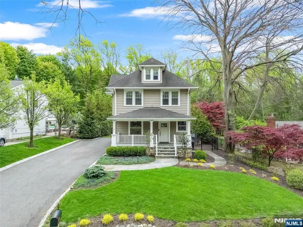 228 Miller Rd, Mahwah, NJ 07430