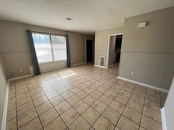 3402 Green Briar Ct — Photo 3