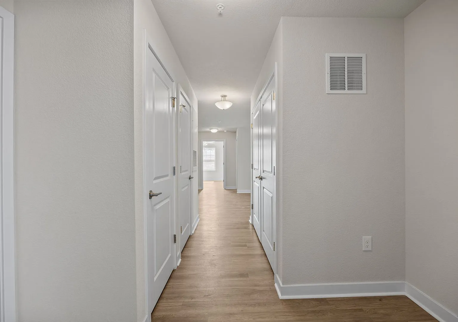 Harbor Village Apartments — Photo 3
