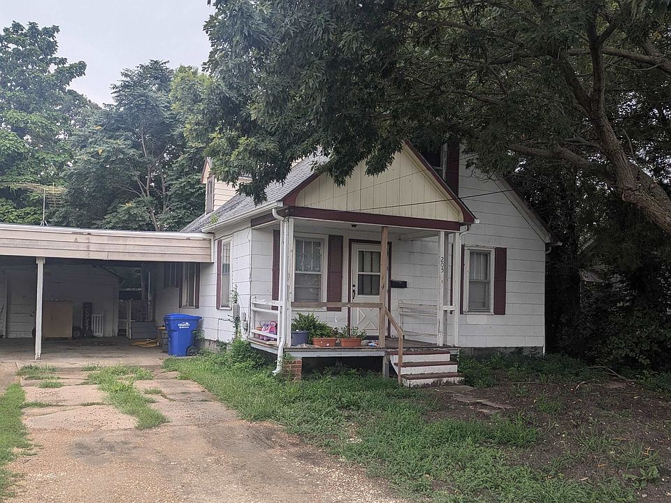 1st image of 205 W Grand Ave