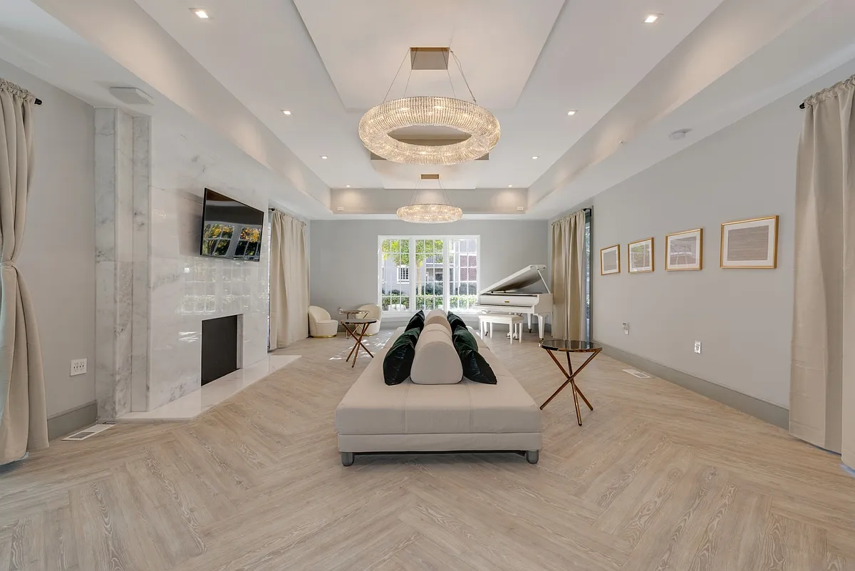Building Photo - HillRock Estates