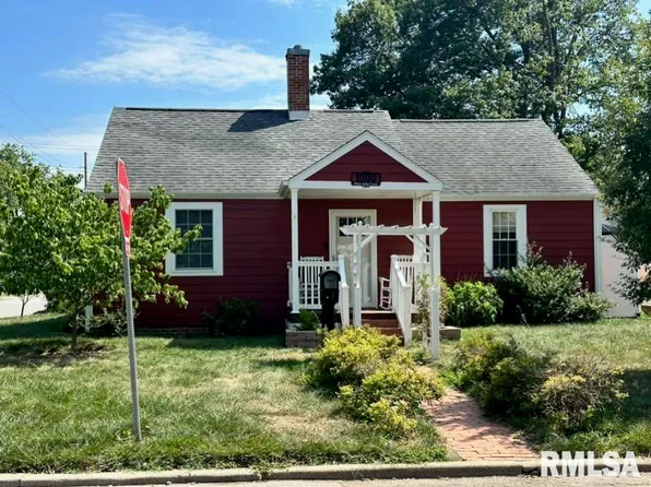 1000 W Main Cross St, Taylorville, IL 62568