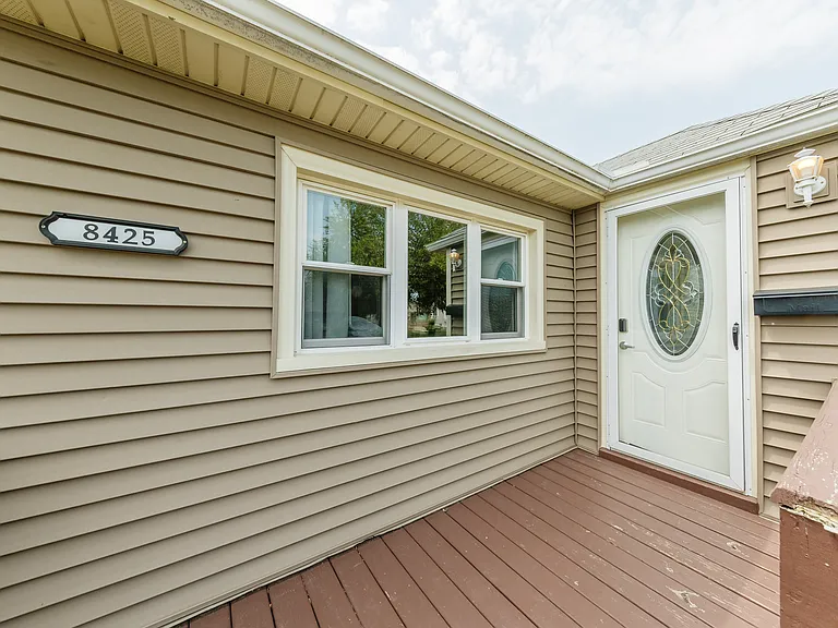 8425 W McMyron St — Photo 1