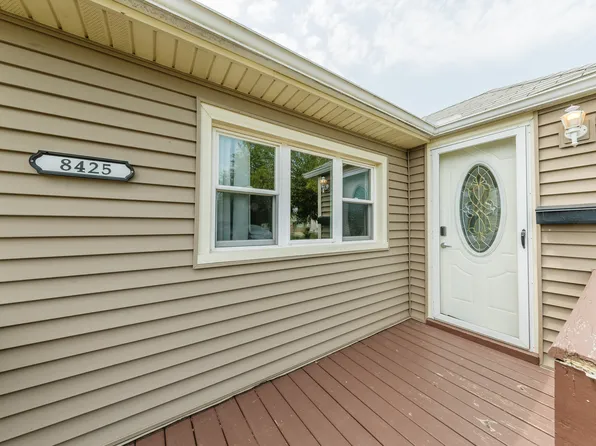 8425 W McMyron St, West Allis, WI 53214