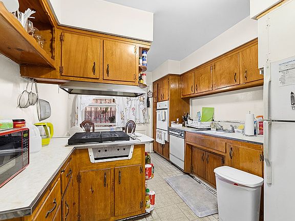 2nd image of 970 E 103rd St