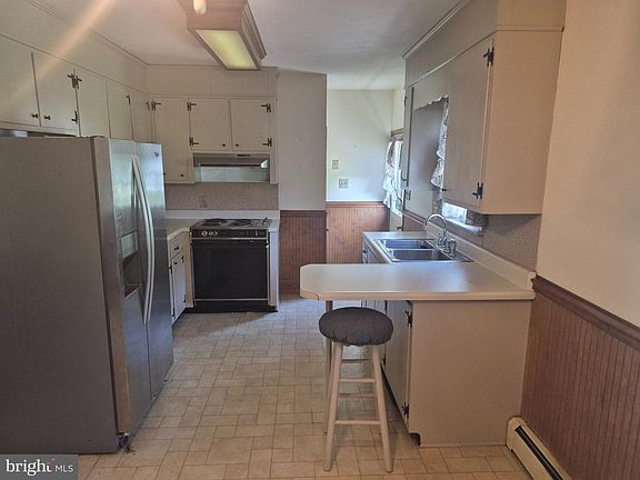 4th image of 1043 Camp Rd