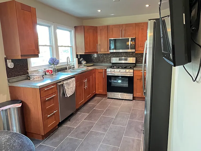 4816 Seminole Ave — Photo 1