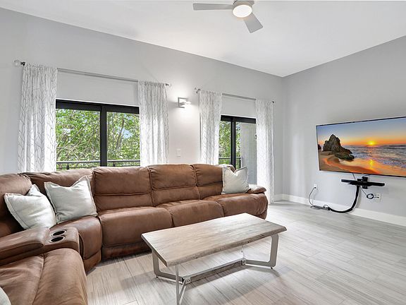 5th image of 458 SE 1 Circle