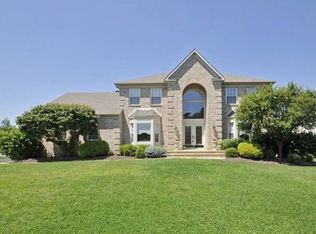 9 Locksley Ln, Manalapan, NJ