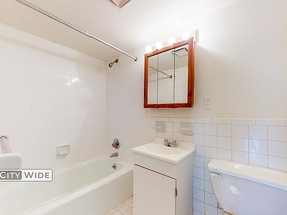 4th image of 307 E 9th St APT 2cr