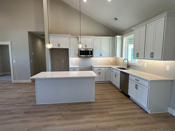 3rd image of 391 Terra Plains Dr