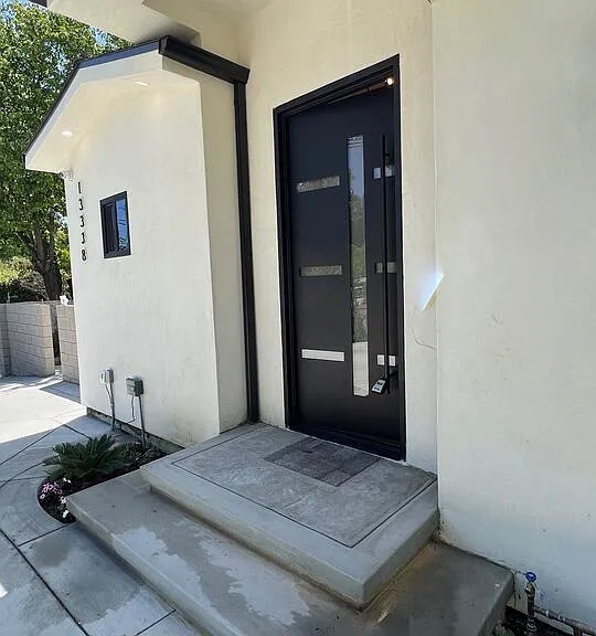 13338 Magnolia Blvd — Photo 4