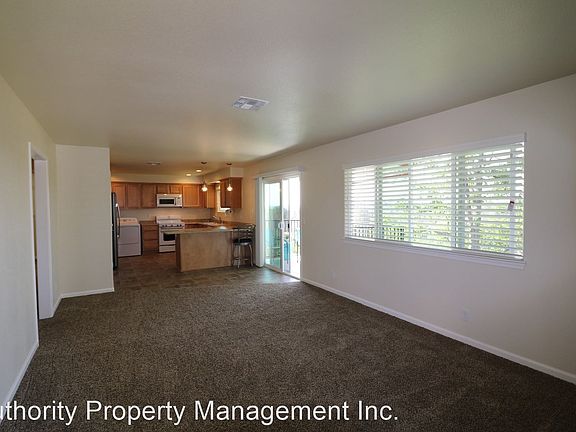 5th image of 4445 Dogwood Ln APT B