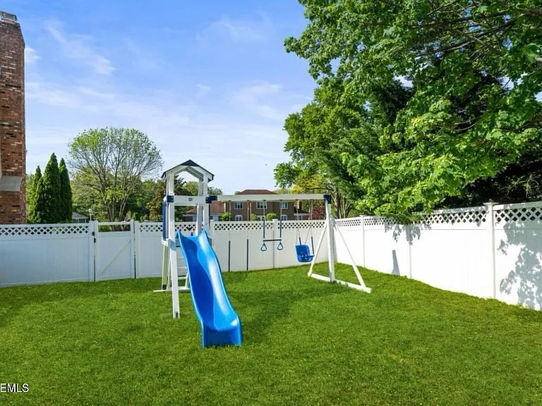 16 Bridle Dr — Photo 50