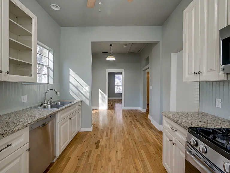 1303 Canterbury St — Photo 9