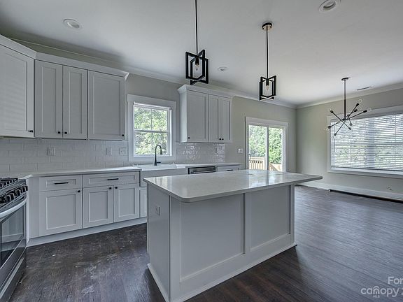 4th image of 319 Clay St