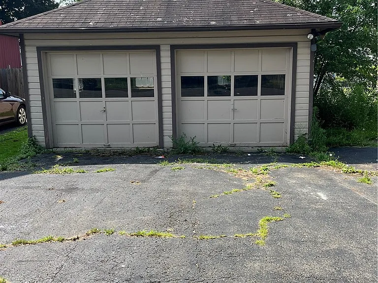 707 Southport St — Photo 3