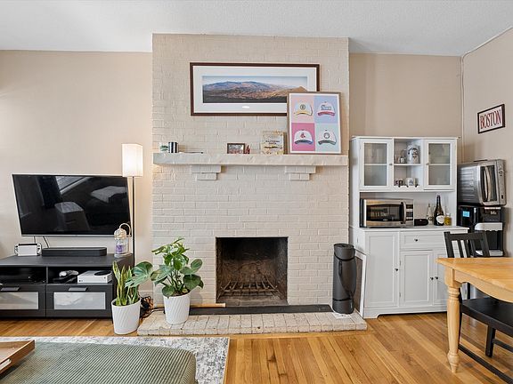 5th image of 28 Edgerly Rd APT 2