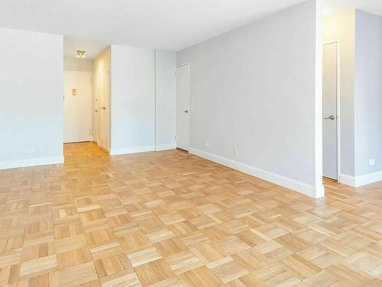 155 E 34th St #11B — Photo 5
