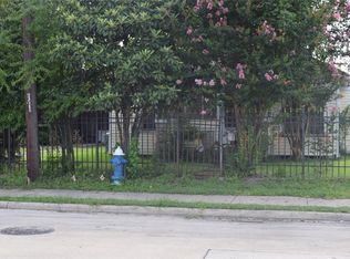 4913 Sharman St, Houston, TX 77009