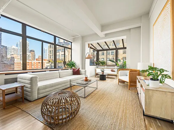 348 W 36th St APT 10, New York, NY 10018