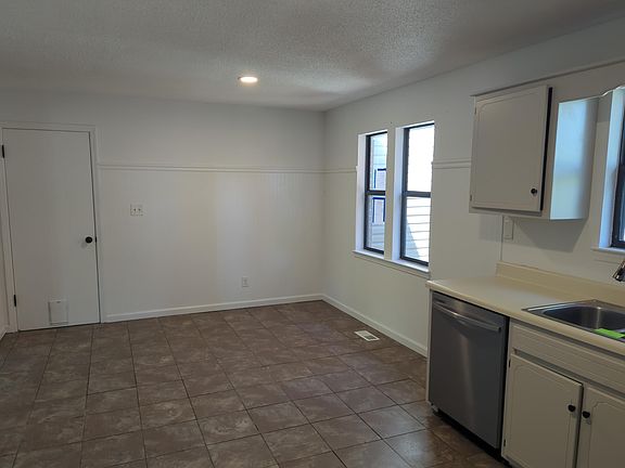 4th image of 158 Smokewood Ln
