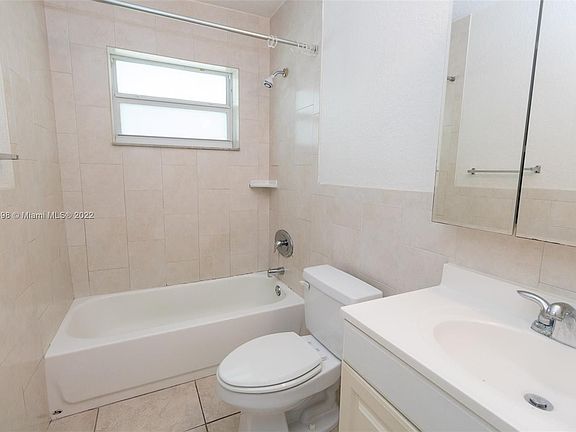 5th image of 3260 NE 19th Ave APT 12
