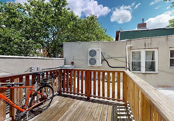 2nd image of 258 Halsey St APT 1