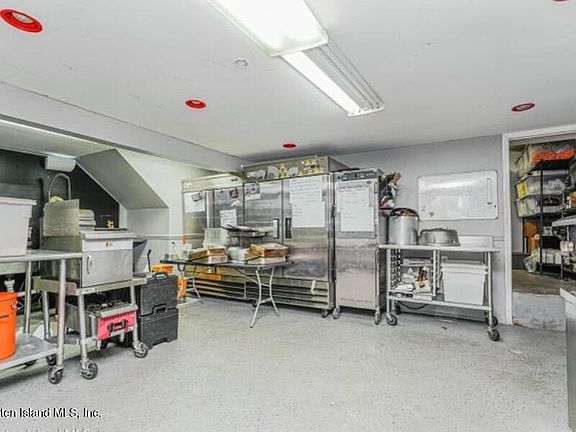 2nd image of 587 Bay St
