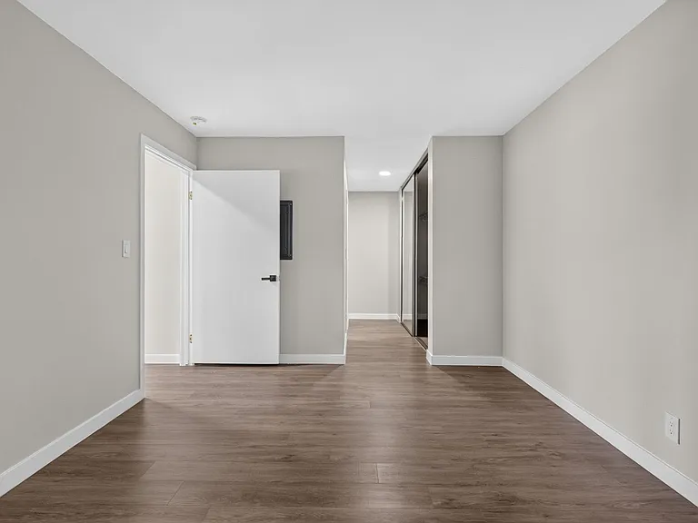 425 Coronado Ave — Photo 32