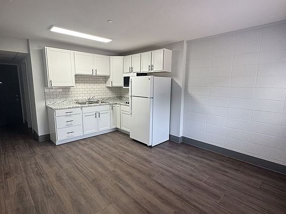 5th image of 104 S Main St #13