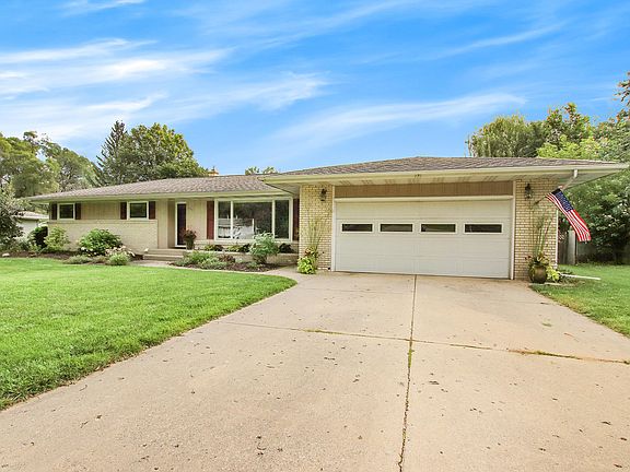 2nd image of 171 Timberwood Ln