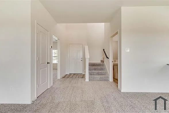 4 bed, 2153 sqft, $2,495 — Photo 2