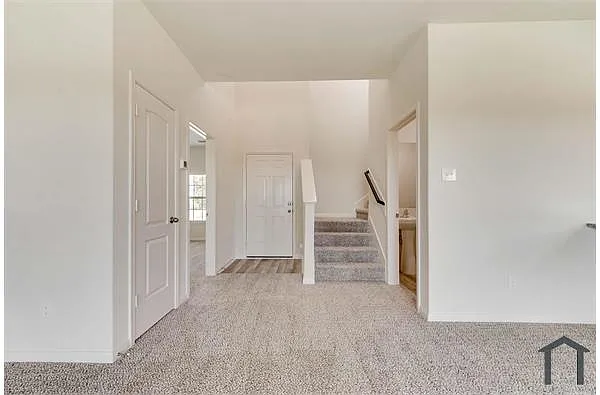 Building Photo - 3070 Chillingham Dr