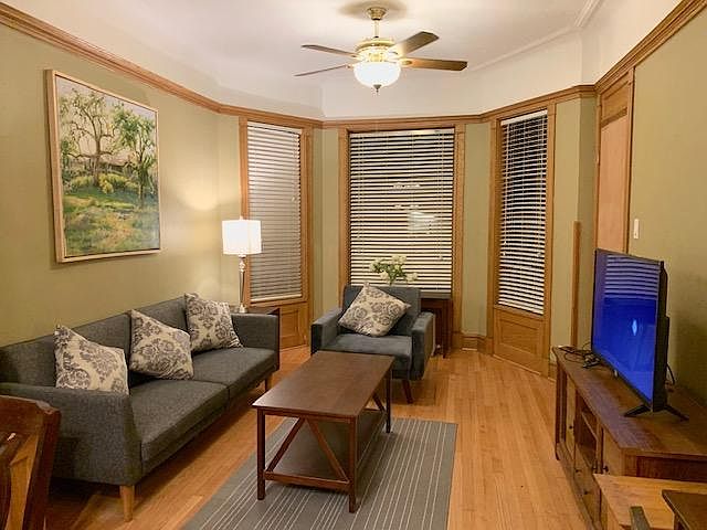 1st image of 1134 W Oakdale Ave #3F