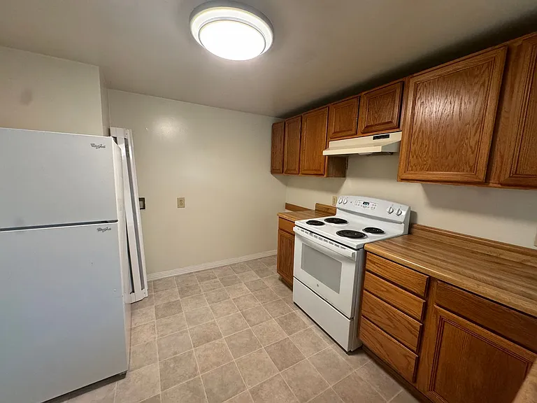 1043 W Nevada Ct — Photo 6