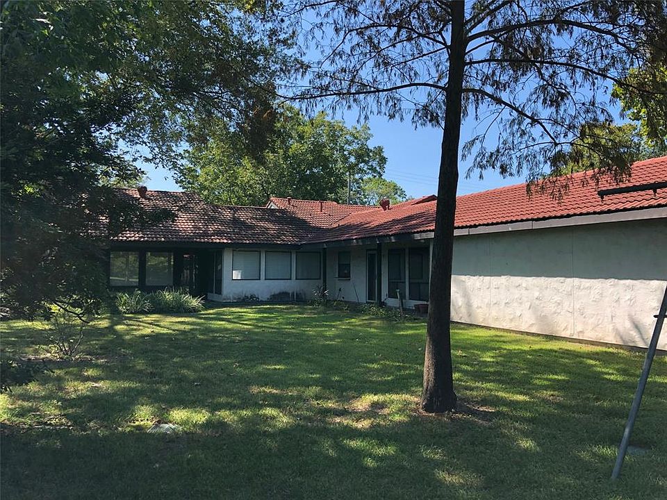 1st image of 8818 Echo Valley Dr