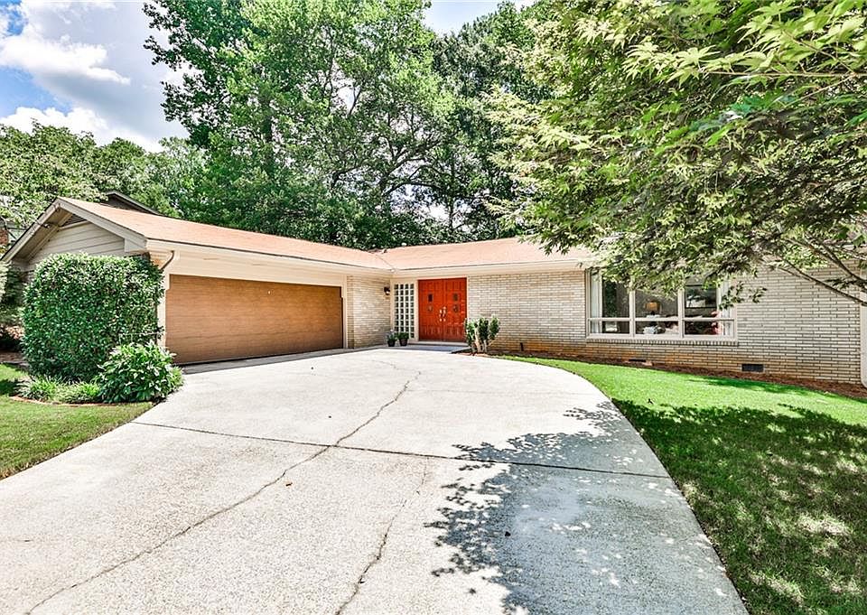 1st image of 2377 Bradcliff Dr NE