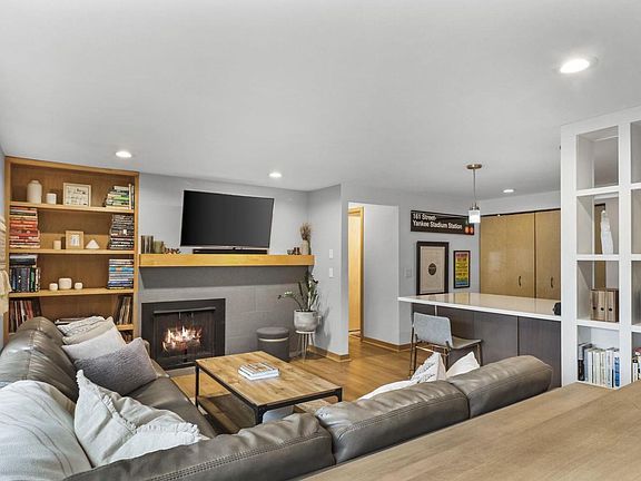 3rd image of 1014 Spaight Street #9