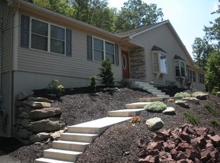 86 Harris St #B, Dallas, PA 18612