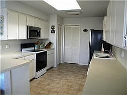 4th image of 523 Paradise Dr