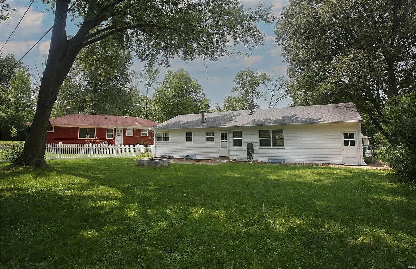 3 bed, 1050 sqft, $1,700 — Photo 2