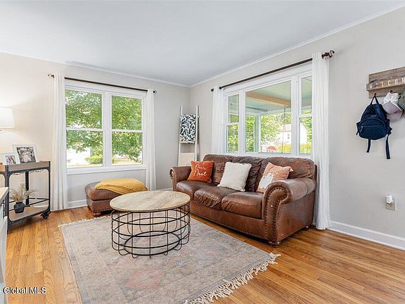 5th image of 60 Chapman Street