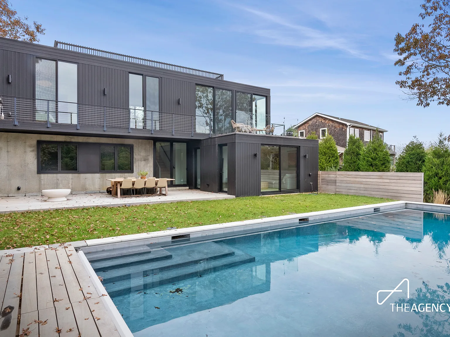 Ocean Views in Modern MTK with Pool & Roof Deck — Photo 2