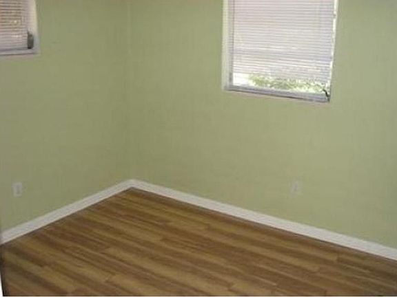 4th image of 1606 NW 39th St