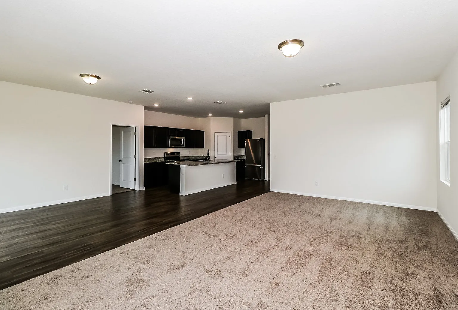 4 bed, 2.0 bath, 1827 sqft, $1,900 — Photo 4