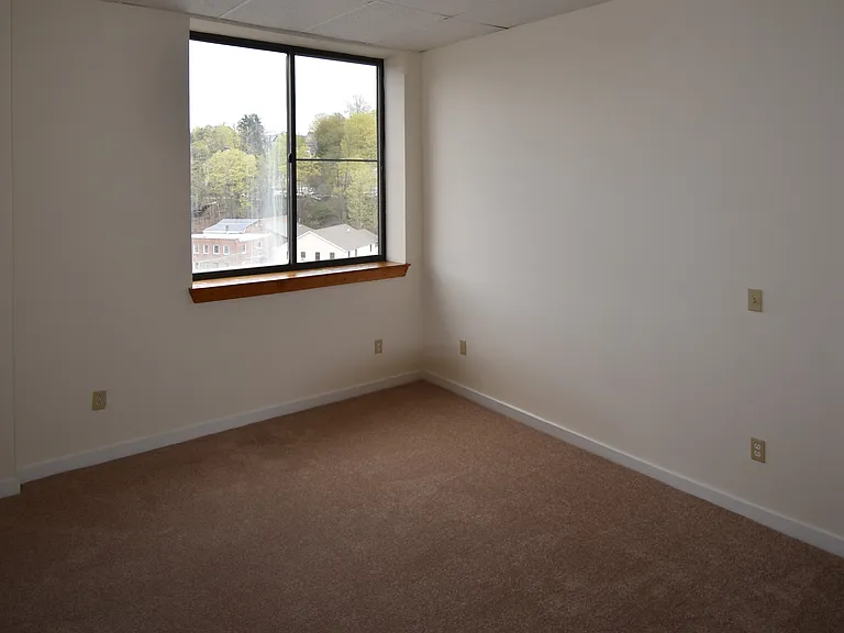 Fallview Apartments — Photo 12