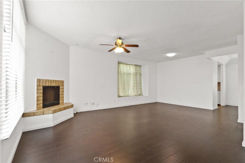 Apartment in Alhambra, Los Angeles - More